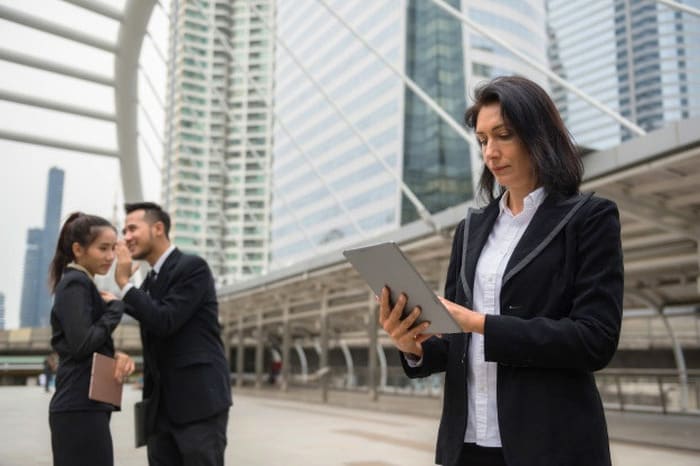 دلایل اصلی صحبت پشت سر دیگران دلیل غیبت کردن