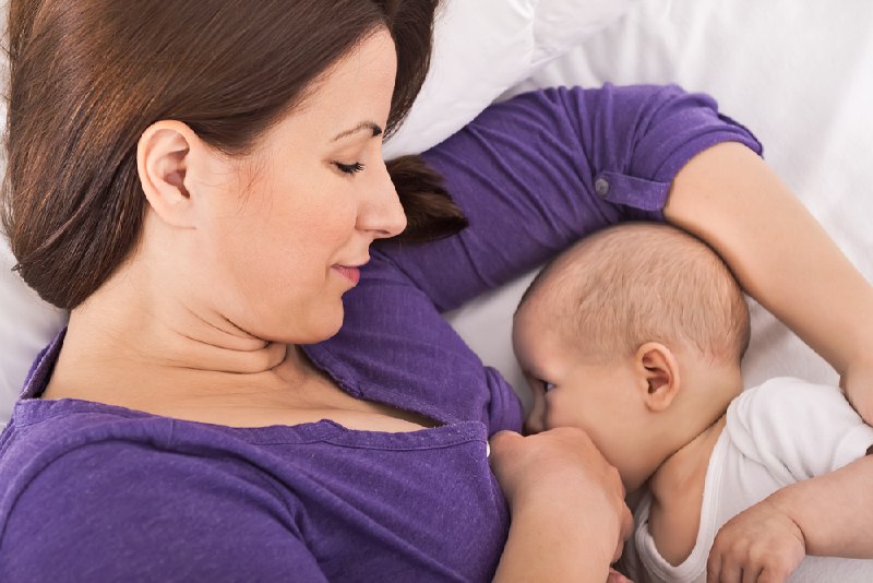 خواص عرق یونجه برای افزایش شیر مادر